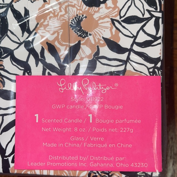 NWT/NIP Lilly Pulitzer Onyx Peony Party candle scented 8oz glass style: 011922 - Picture 4 of 10